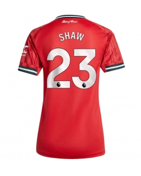 Billige Fotballdrakt Manchester United Luke Shaw #23 Replika Hjemmedrakt Dame 2025-26 Kortermet Billige Fotballdrakt Manchester United Luke Shaw #23 Replika Hjemmedrakt Dame 2025-26 Kortermet